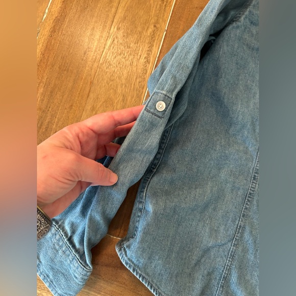 Talbot’s long sleeve chambray button‎ down shirt. 12 petite. - Picture 6 of 6